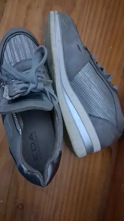 Zapatillas deportivas grises con cierre lateral - miniatura 2