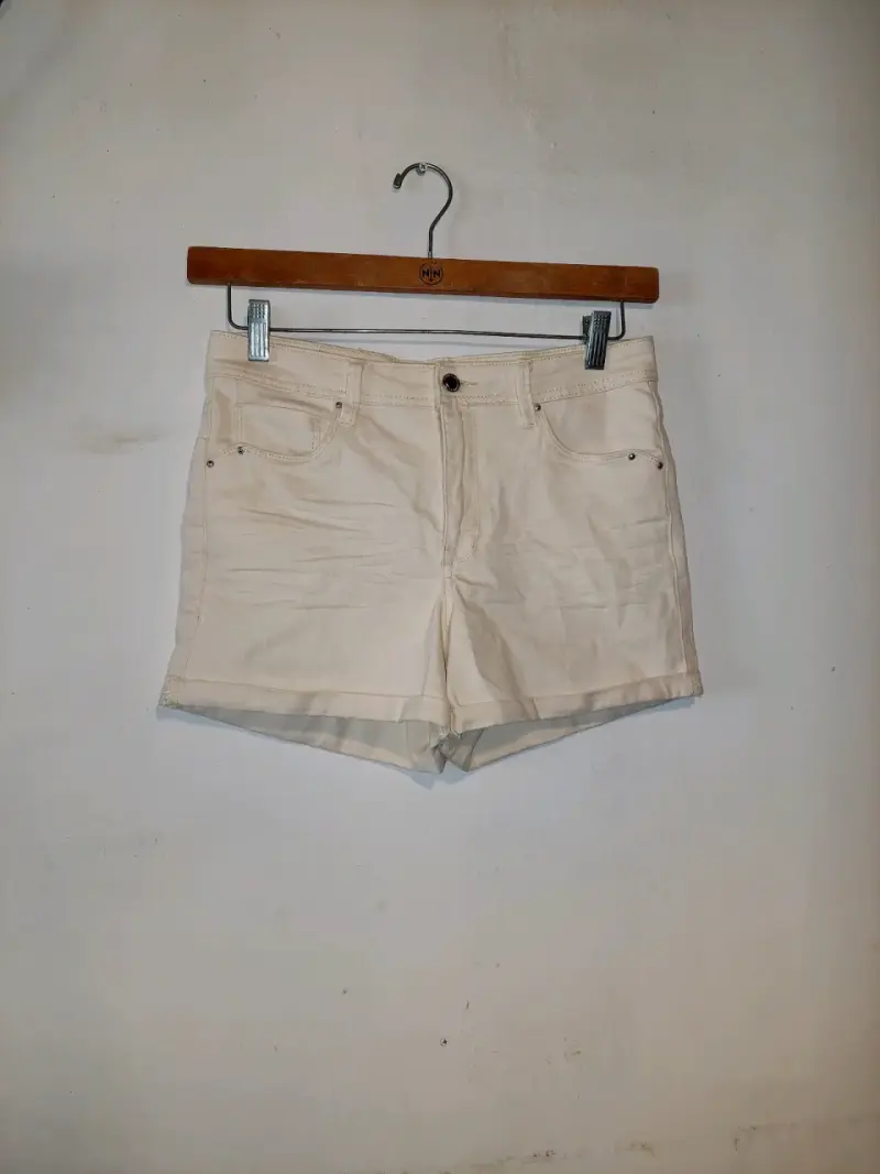 Shorts de mezclilla beige para mujer - 1