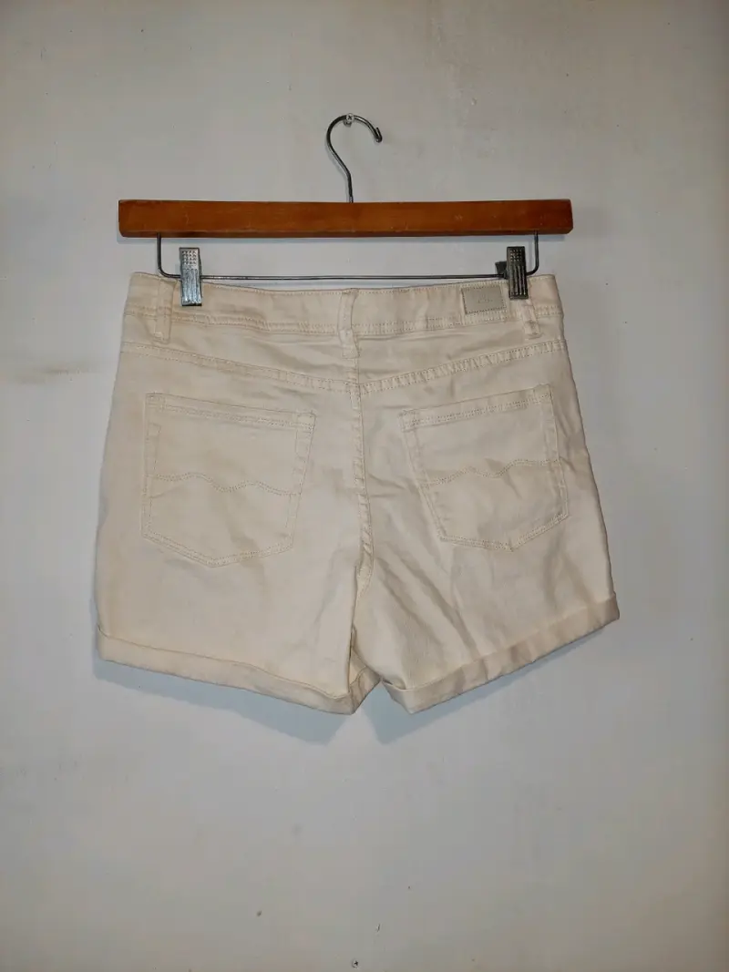 Shorts de mezclilla beige para mujer - 2
