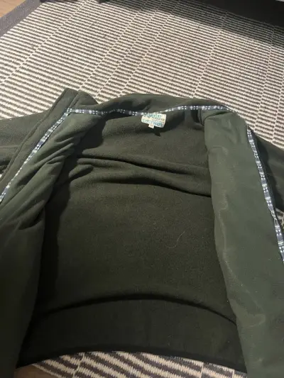 Chaqueta polar verde con cierre decorativo - miniatura 4