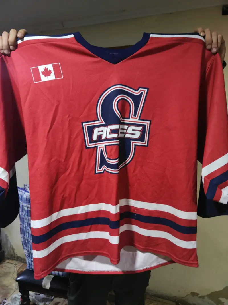 Camiseta de hockey Aces roja con bandera de Canadá - 1