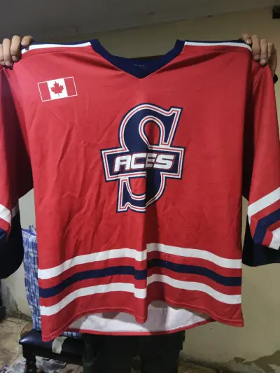 Camiseta de hockey Aces roja con bandera de Canadá - miniatura 1