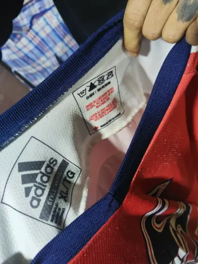 Camiseta de hockey Aces roja con bandera de Canadá - miniatura 2
