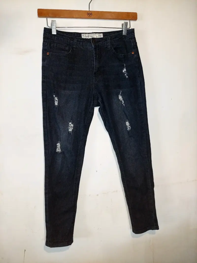 Jeans oscuros desgastados para mujer - 1