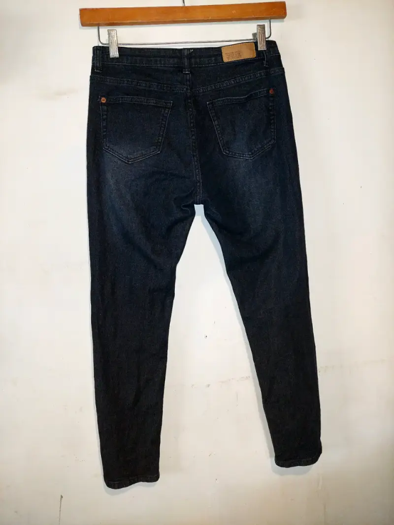 Jeans oscuros desgastados para mujer - 2