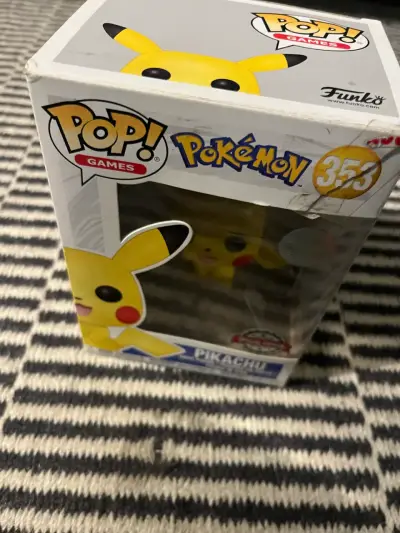 Figura Funko Pop Pikachu Edición Especial - miniatura 2