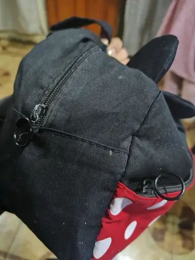 Bolso infantil con diseño de lazo rojo y orejas - miniatura 5