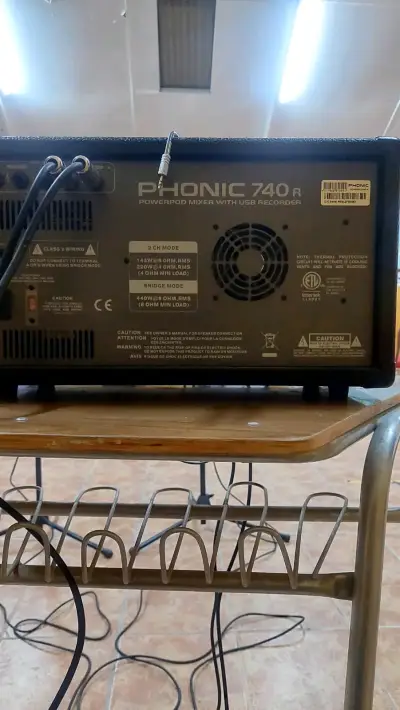 Sistema de sonido profesional con micrófonos y parlantes - miniatura 5