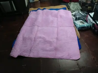 Alfombra de felpa multicolor grande - miniatura 2