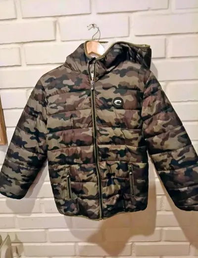 Chaqueta de niño camuflada con capucha - miniatura 1