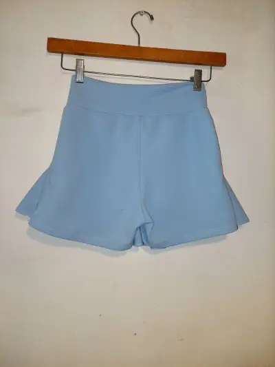 Falda corta azul con vuelo - miniatura 2