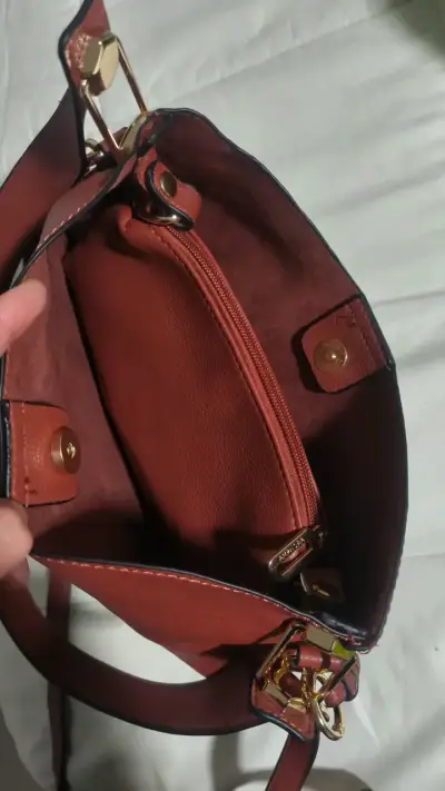 Bolso AMPHORA de cuero marrón con detalles dorados - miniatura 3