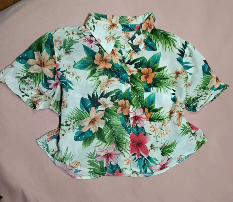 Camisa hawaiana de flores tropicales - 2