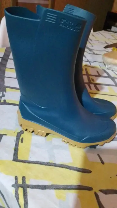 Botín para agua niño talla 31 -32 - miniatura 1