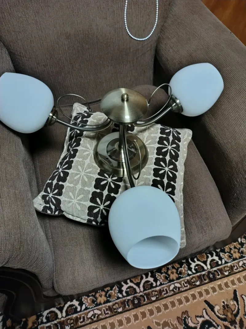 Lámpara de techo con tres luces estilo moderno - 2