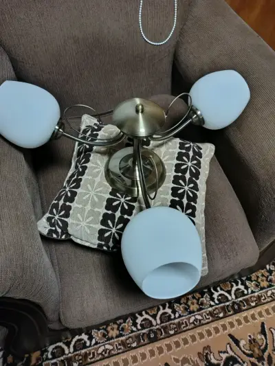 Lámpara de techo con tres luces estilo moderno - miniatura 2