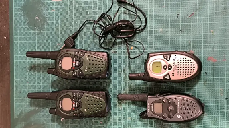 Set de Walkie Talkies Midland y Motorola - 2