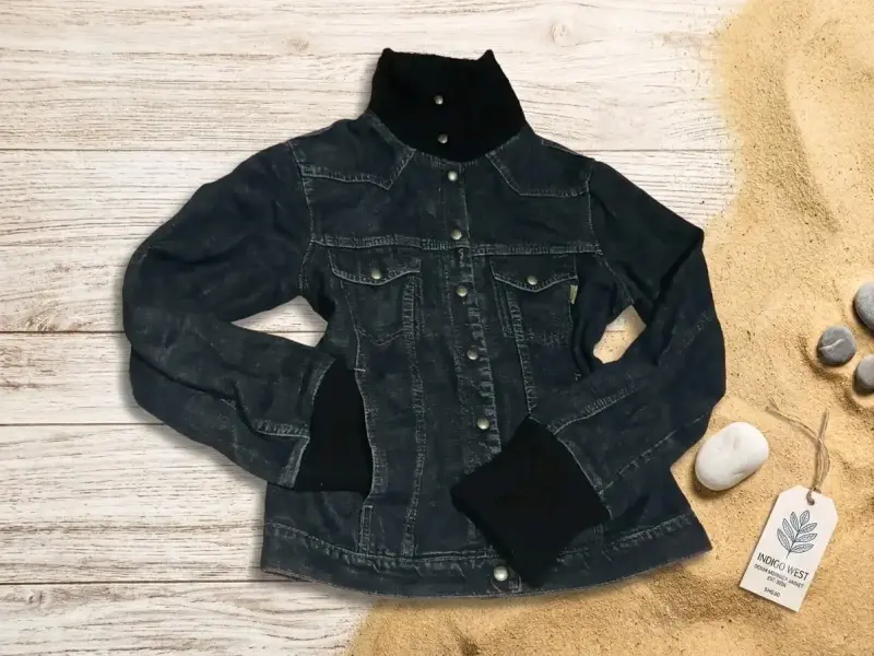 Chaqueta de mezclilla negra con cuello alto - 1