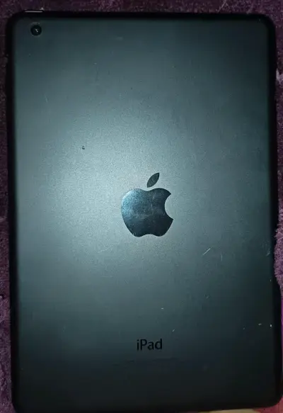 iPad en buen estado con pantalla de 9.7 pulgadas - miniatura 2