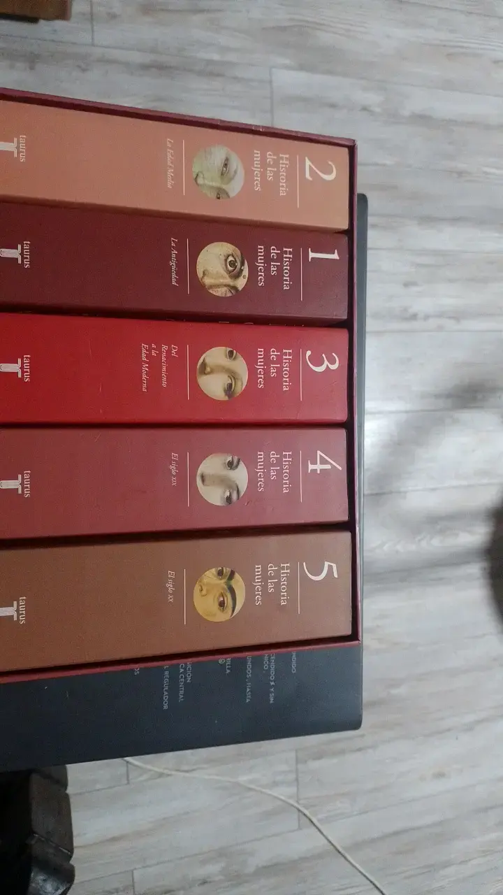 Colección completa Historia de las Mujeres Taurus - 1