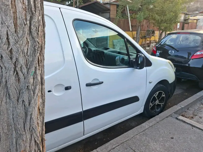 Furgoneta Peugeot Partner en buen estado - 6