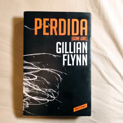 Libro Perdida de Gillian Flynn en español - miniatura 1