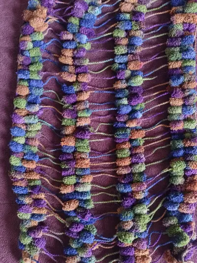 Bufanda tejida a mano multicolor - miniatura 2