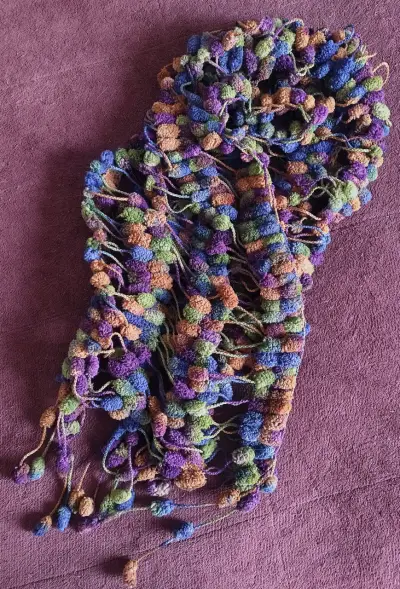 Bufanda tejida a mano multicolor - miniatura 3