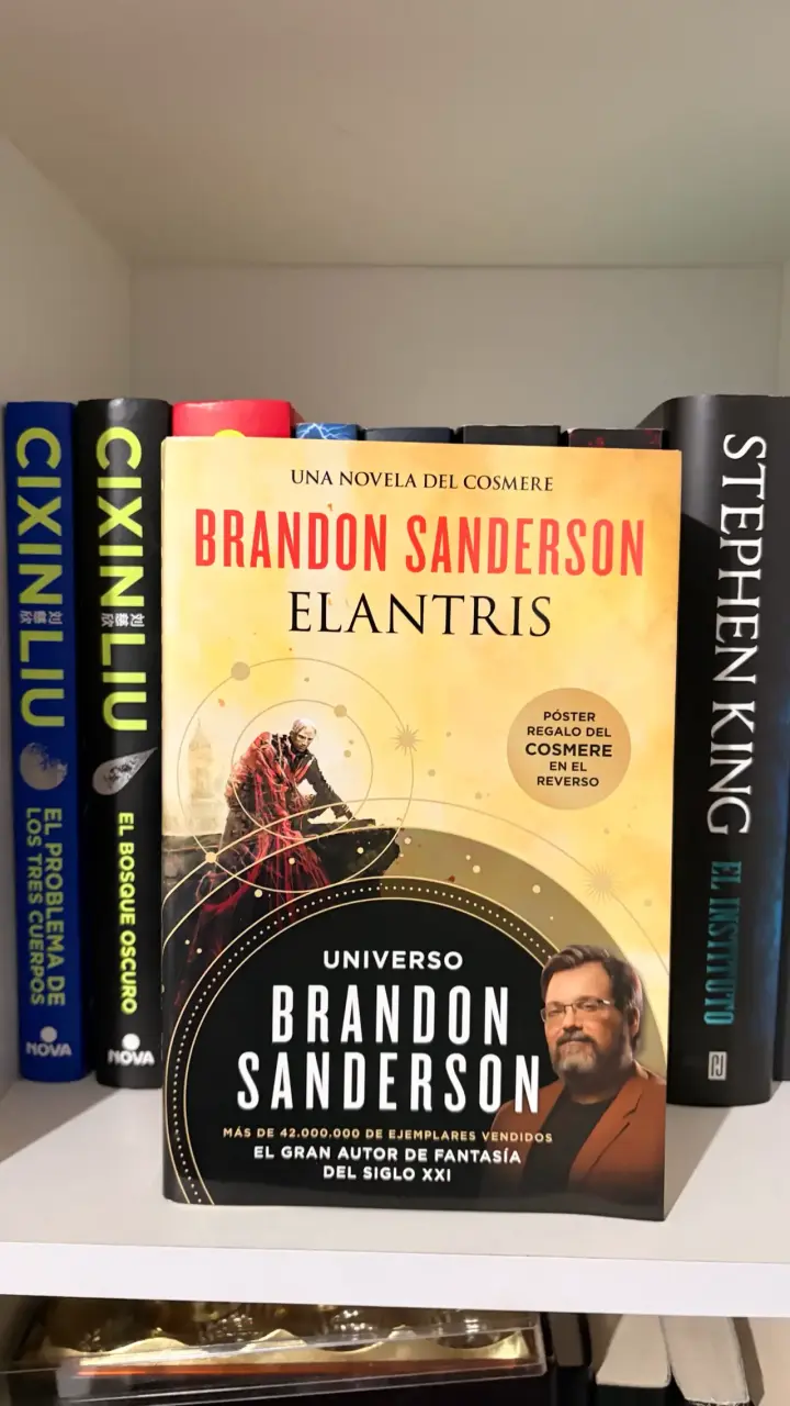 Libro Elantris de Brandon Sanderson con póster - 1