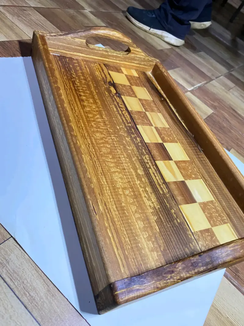 Bandeja de madera con diseño de ajedrez - 3