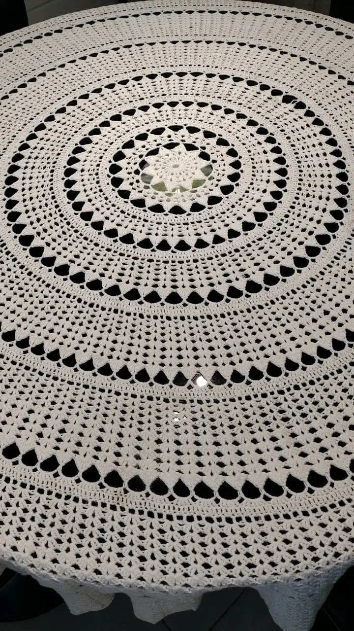 Mantel redondo tejido a crochet - 1