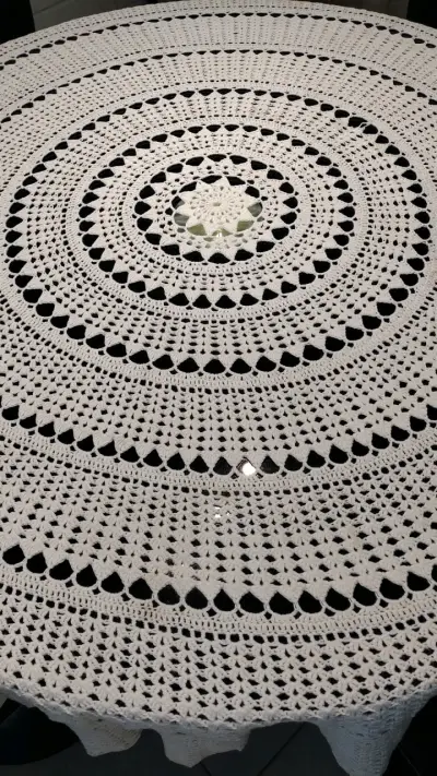 Mantel redondo tejido a crochet - miniatura 1