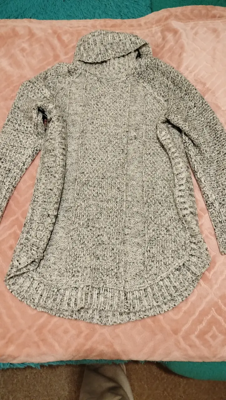 Suéter de lana gris con cuello alto - 2