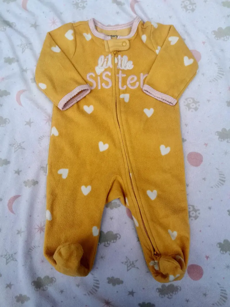 Pijama enterito bebé amarillo con corazones - 1