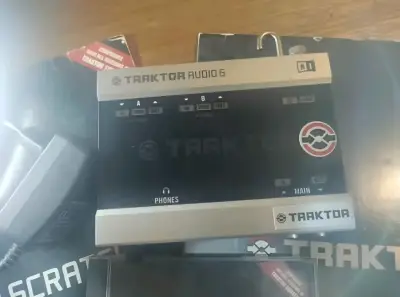 Interfaz de Audio Traktor Audio 6 para DJ - miniatura 1