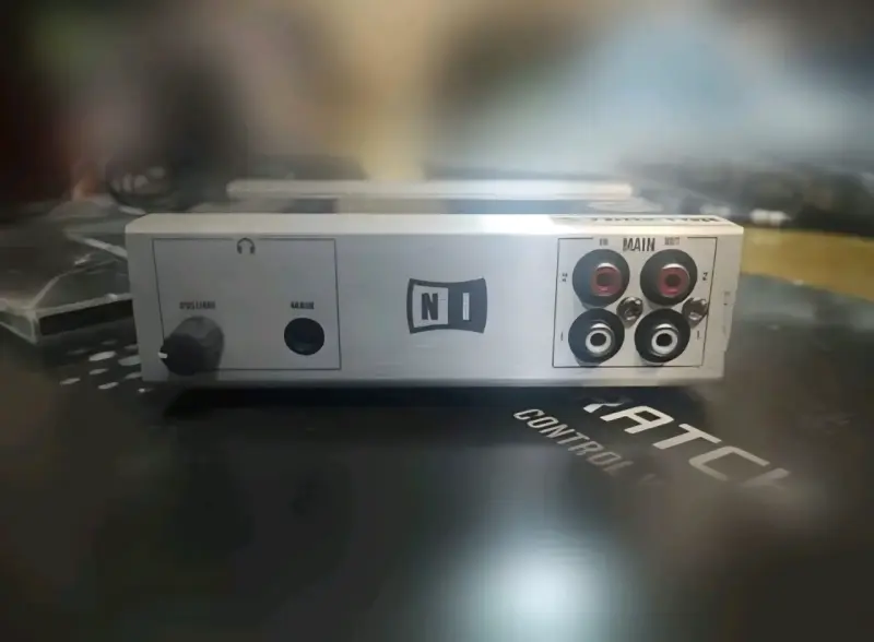 Interfaz de Audio Traktor Audio 6 para DJ - 3