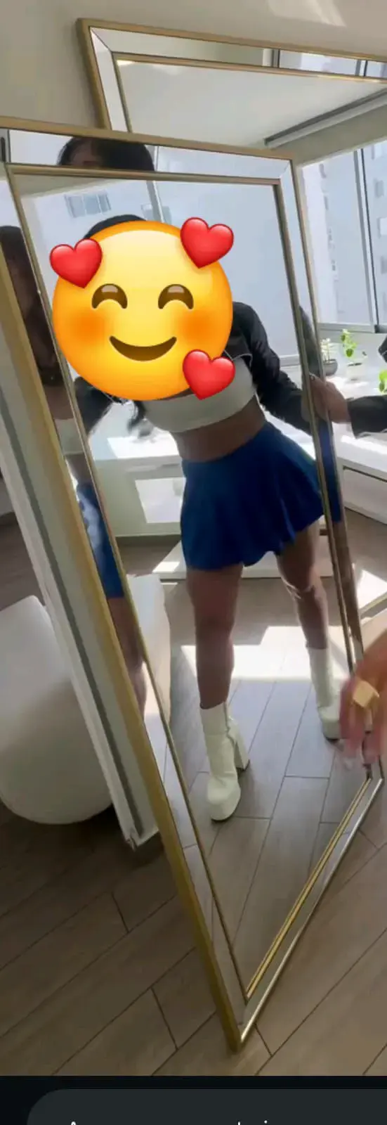 Espejo de cuerpo entero con marco dorado