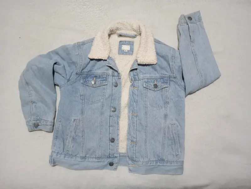 Chaqueta de mezclilla con forro de borrego