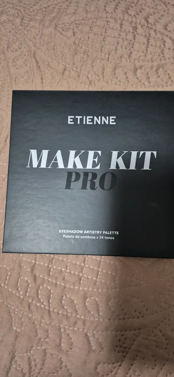 Paleta de Sombras Etienne Make Kit Pro 24 Tonos - 1