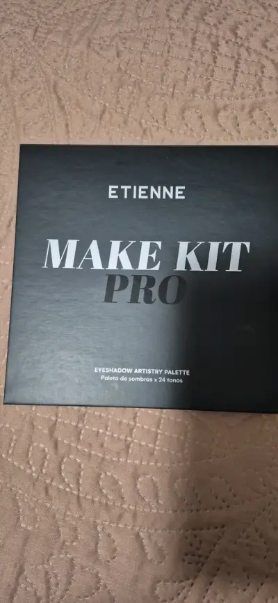 Paleta de Sombras Etienne Make Kit Pro 24 Tonos - miniatura 1