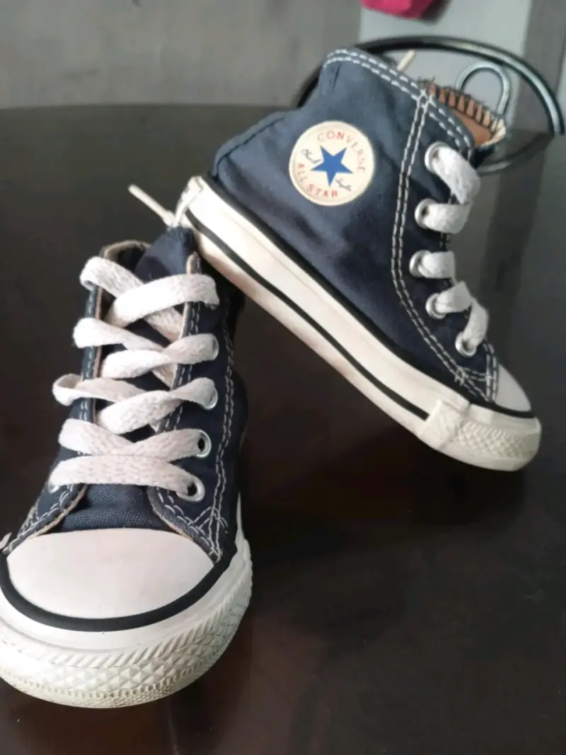 Zapatillas deportivas para niños blancas y rojas - 2