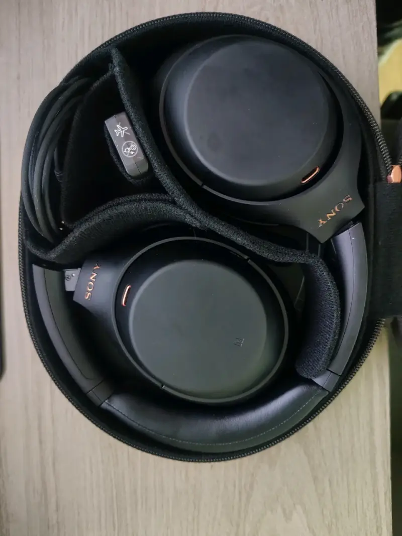 Sony WH-1000XM4 - 1