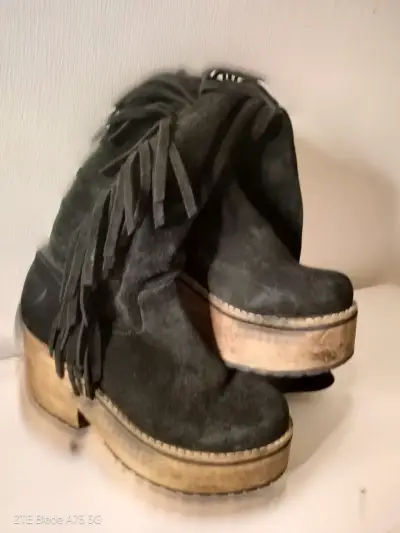 Botas negras de gamuza con flecos - miniatura 2