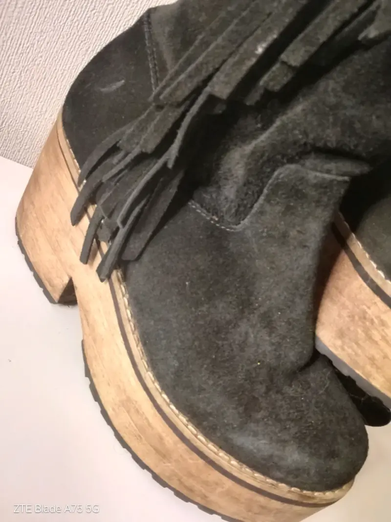 Botas negras de gamuza con flecos - 3