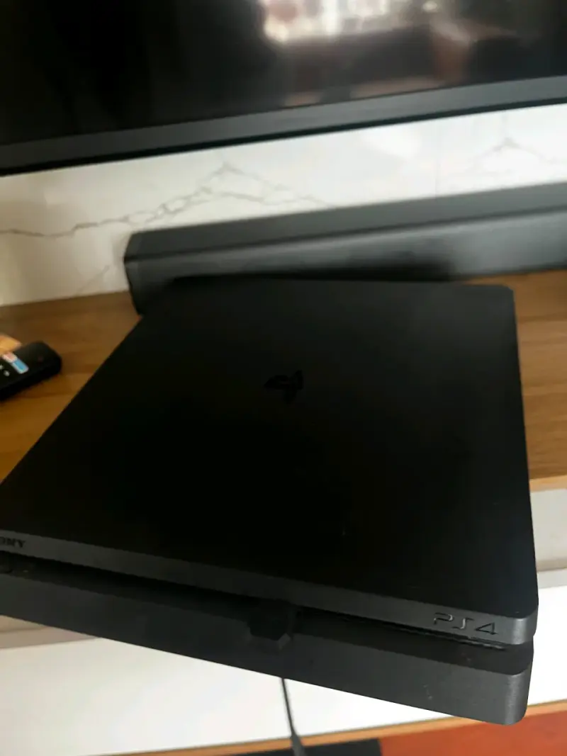 Ps4 slim 1tb buenas condiciones impecable - 1