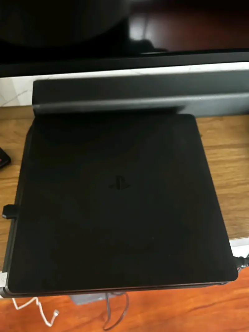 Ps4 slim 1tb buenas condiciones impecable - 2
