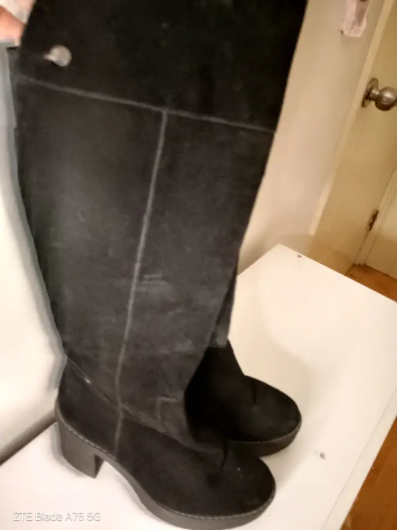 Botas negras de gamuza con tacón alto - 1
