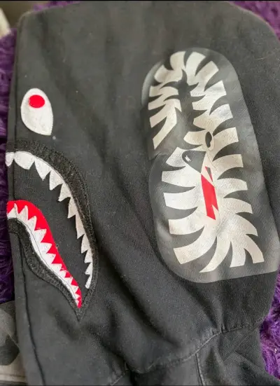 Polerón con capucha diseño tiburón camuflaje - miniatura 4
