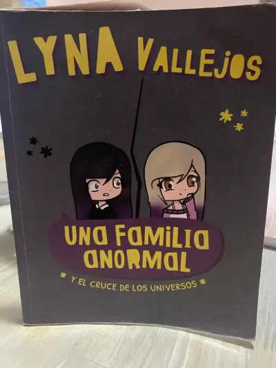 Libro 'Una Familia Anormal' de Lyna Vallejos - miniatura 1