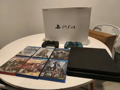 Consola PS4 con juegos y dos controles - miniatura 1